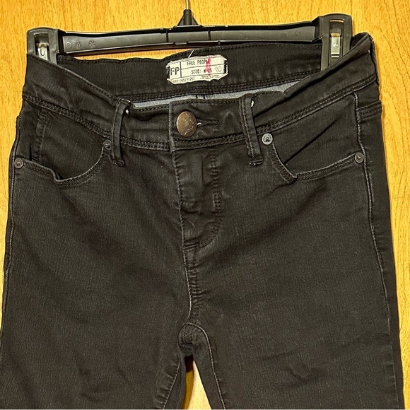 Free people size 25 mid rise skinny jeans - Picture 4 of 7